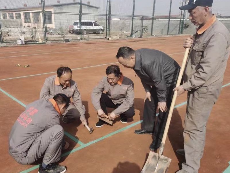 紅土球場(chǎng)現(xiàn)場(chǎng)施工圖