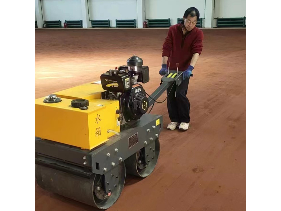 紅土場(chǎng)地有沒(méi)有什么特點(diǎn)是其他網(wǎng)球場(chǎng)沒(méi)有的？