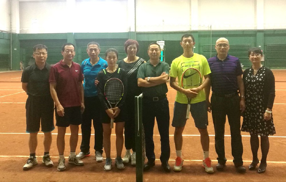 2017年6月5日～6日，前國(guó)家隊(duì)網(wǎng)球冠軍朱本強(qiáng)、甘肅省網(wǎng)球協(xié)會(huì)祁主席親臨我公司考察紅土場(chǎng)地