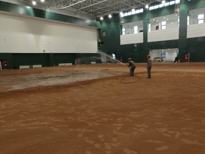 神東公司職工活動(dòng)中心網(wǎng)球場(chǎng)施工中.........